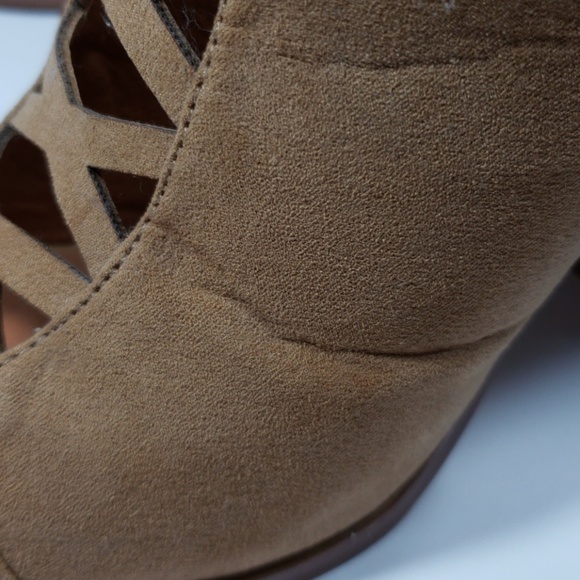 **SOLD*** Fashion Nova Heels - Picture 3 of 7